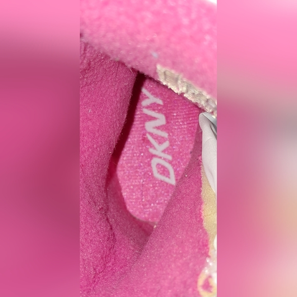 DKNY Wite and Pink Kids Winter Boots Size 5 NWOT - Picture 7 of 8